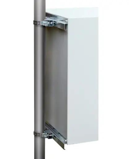 Pole mounting kit for IP cabinets